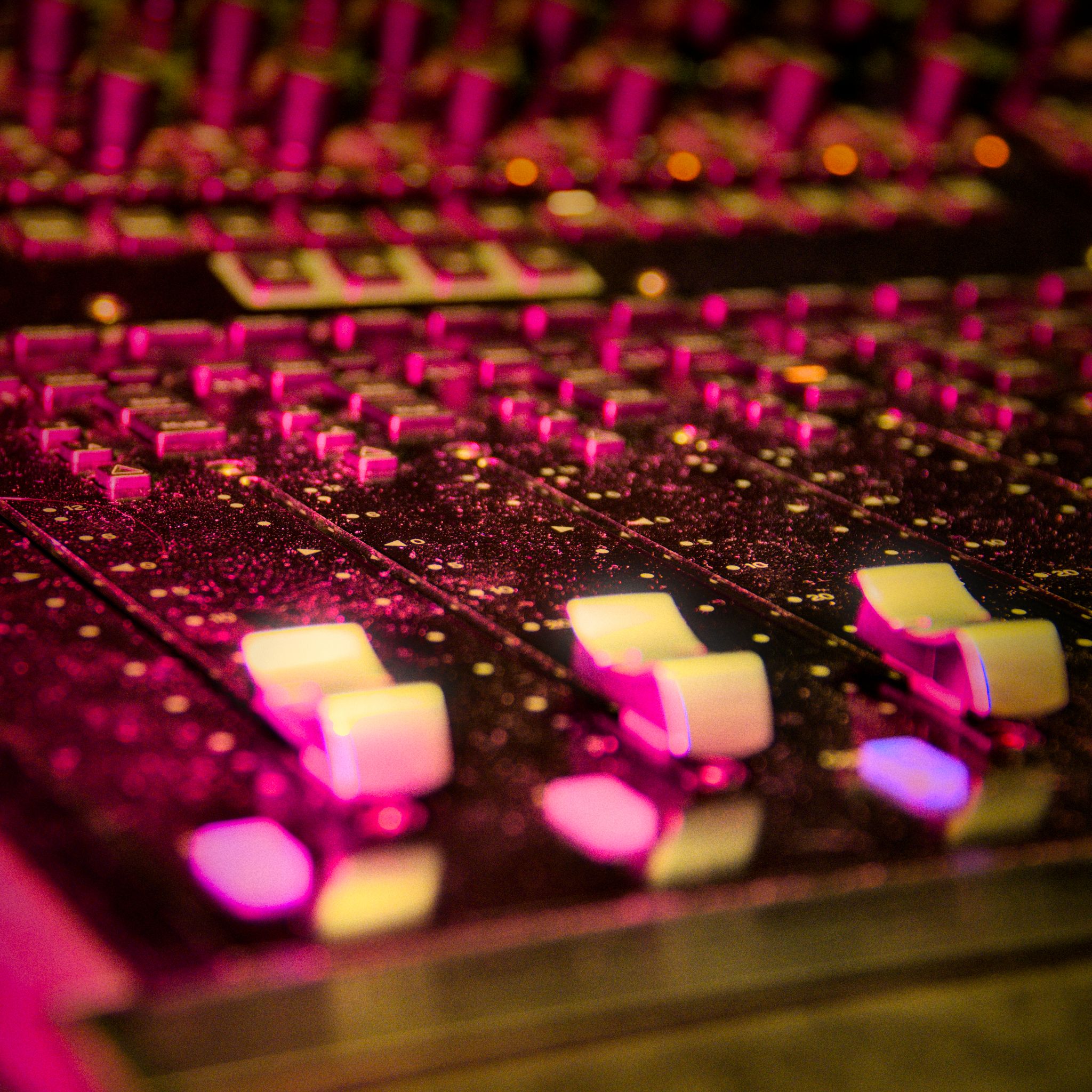 Tracking panel